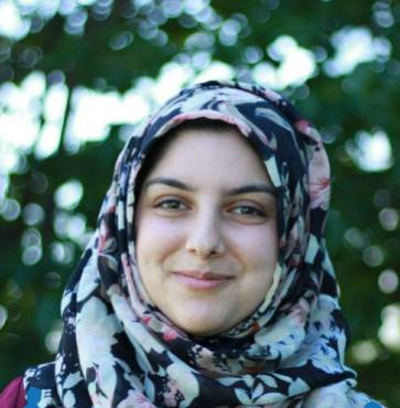 Hadeel Aziz is a third year student completing a double major in Peace, Conflict, and Justice Studies and Political Science. She is a published author and hopes to continue to write short stories and novels. In the future, she aspires to work in government to implement meaningful policy changes and continue to create positive change. Through this program, Hadeel hopes to make long-lasting friendships with like minded peers and mentors, as well as see how academic political theory translates to real life application on the ground.
